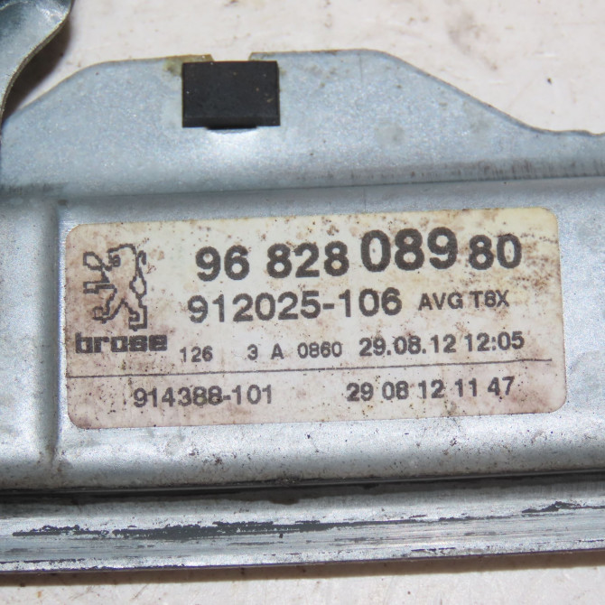 Mecanisme+moteur leve-glace avg occasion  Peugeot 5008 (0U_, 0E_) 2.0 hdi 150 / bluehdi 150 (2009-2017) 5 portes   9221FF  2