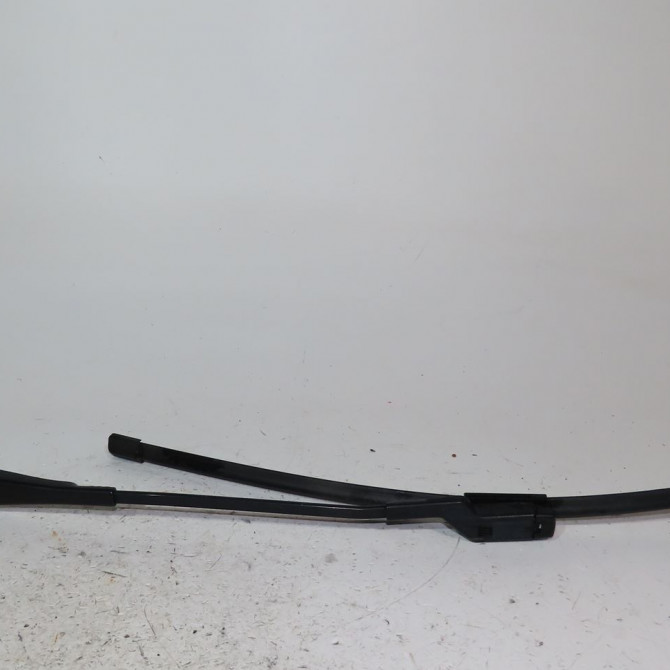 Bras essuie-glace avant gauche occasion  Peugeot 308 II (LB_, LP_, LW_, LH_, L3_) 1.6 bluehdi 120 (2013-2021)   1610670580  1