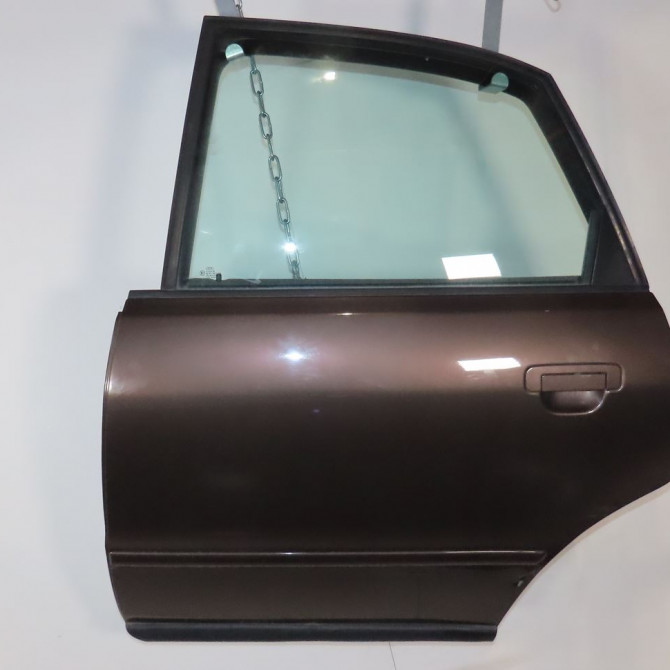 Porte arrière gauche occasion  Audi A4 B5 (8D2) 1.9 di (1995-2000)   8D0833051C  1
