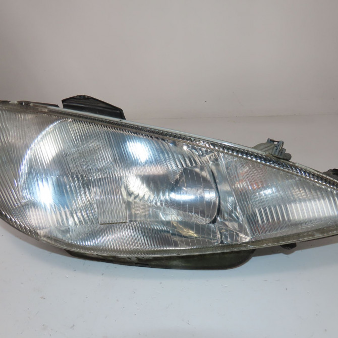 Phare droit occasion  Peugeot 206 3/5 portes (2A/C) 1.1 i (1998-2007)   6205S7  1