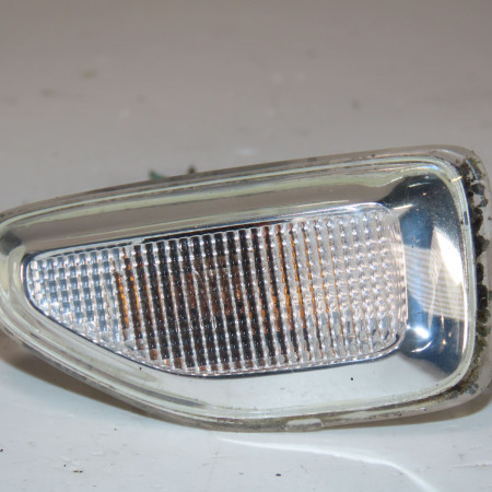 Répétiteur aile gauche occasion  Dacia SANDERO II 1.2 (2012)   261651140R 