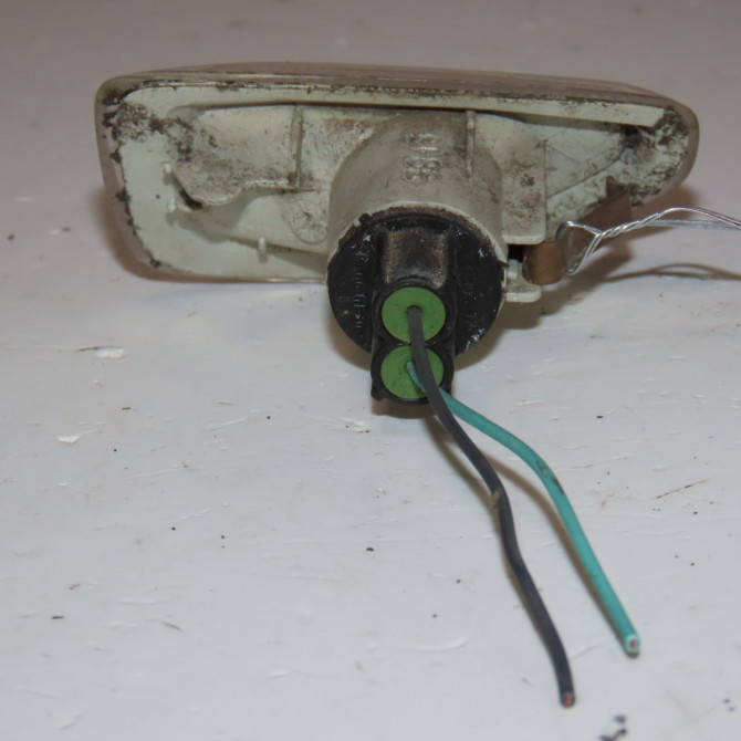 Répétiteur aile gauche occasion  Dacia SANDERO II 1.2 (2012)   261651140R  2