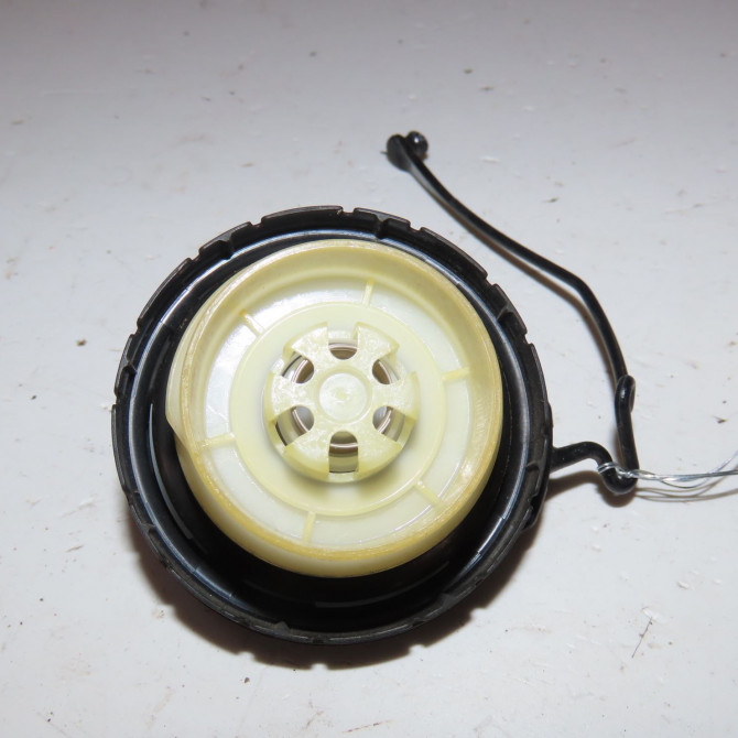 Bouchon reservoir a carburant occasion  Toyota YARIS (_P13_) 1.0 (ksp130_) (2010)   7730052030  2