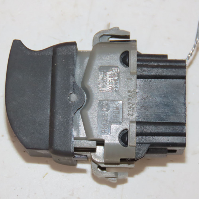 Commande lève-glace porte avant droite occasion  Renault TWINGO II (CN0_) 1.5 dci (cn0e) (2007-2014) 3 portes   8200214936  2