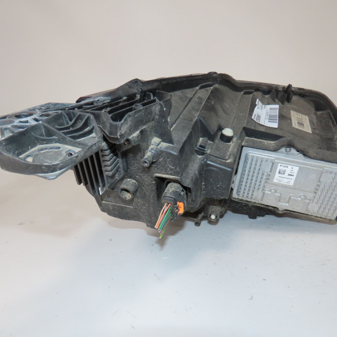 Phare gauche occasion  Peugeot 3008 SUV (MC_, MR_, MJ_, M4_) 1.6 bluehdi 120 (2016)   9810478580  3