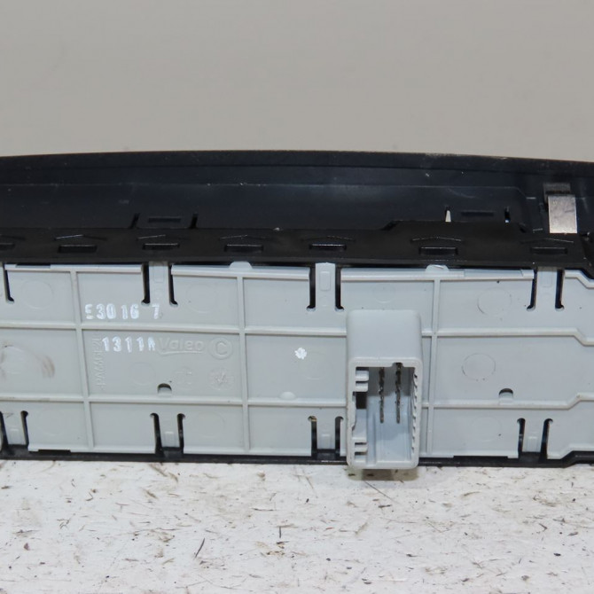 Commande lève-glace porte avant gauche occasion  Renault LAGUNA III (BT0/1) 2.0 dci (bt07, bt0j, bt14, bt1a, bt1s) (2007-2015) 5 portes   809610006R  2