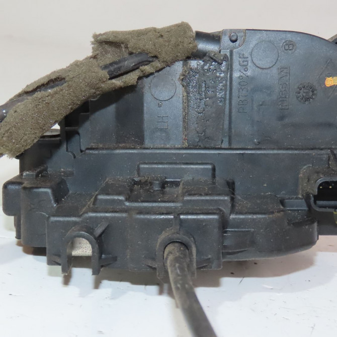 Serrure porte ard occasion  Renault CLIO III (BR0/1, CR0/1) 1.2 16v (br0r, br1d, br1l, cr0r) (2005-2014)   8200300129  2