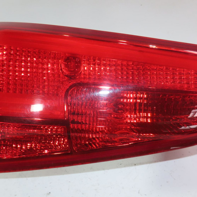 Feu arrière interieur gauche occasion  Kia CEE'D Sportswagon (JD) 1.6 crdi 136 (2015-2018)   92401A2300  1