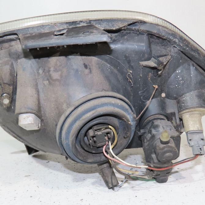 Phare droit occasion  Renault CLIO II (BB_, CB_) 1.9 d (b/cb0e, bb0j) (1998-2005)   7701045169  3