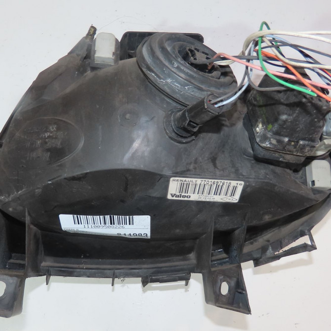 Phare droit occasion  Renault CLIO II (BB_, CB_) 1.2 (bb0a, bb0f, bb10, bb1k, bb28, bb2d, bb2h, cb0a,... (1998-2010) 5 portes   7701045169  3