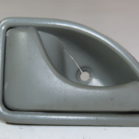 Poignee int porte avg occasion  Renault TWINGO I (C06_) 1.2 (c066, c068) (1996-2007) 3 portes   8200289435 