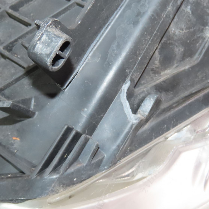 Phare droit occasion  Renault MEGANE III 3/5 portes (BZ0/1_, B3_) 1.5 dci (bz09, bz0d, bz1w, bz29, bz14) (2009) 5 portes   260105680R  4