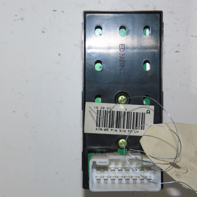 Commande lève-glace porte avant gauche occasion  Kia CEE'D 3/5 portes (ED) 1.6 crdi 90 (2006-2012)   935701H000EQ  2