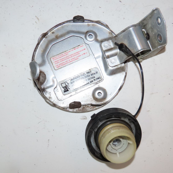 Volet de trappe carburant occasion  Suzuki SWIFT III (MZ, EZ) 1.3 (rs 413) (2005)   6485063J11  2