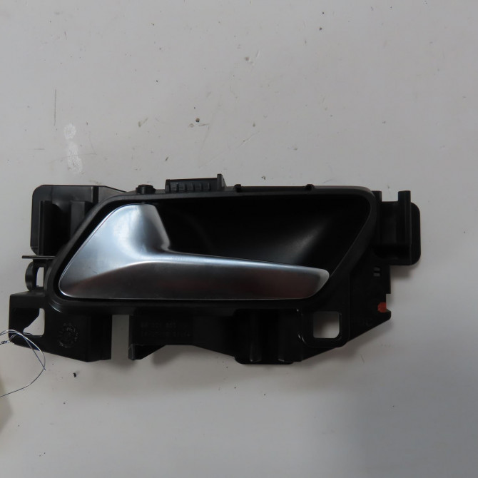 Poignee int porte avg occasion  Peugeot 2008 II (UD_, US_, UY_, UK_) 1.5 bluehdi 130 (2019)   98201553VV  1