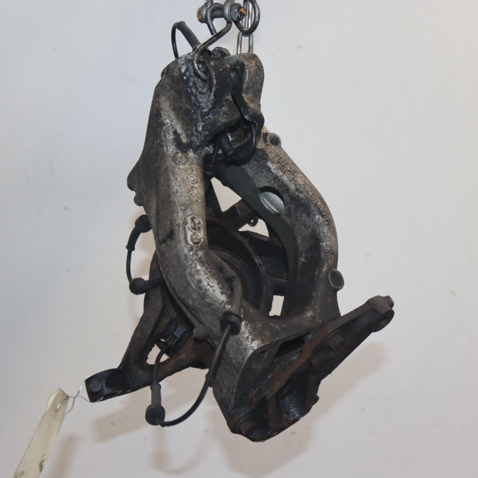 Moyeu avg occasion  Renault MEGANE II (BM0/1_, CM0/1_) 2.0 renault sport (2004-2009)   8200570190  2