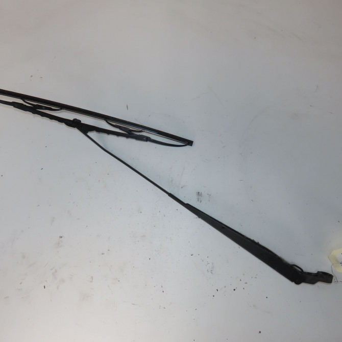 Bras essuie-glace arrière occasion  Hyundai COUPE II (GK) 2.0 gls (2003-2009)   988152C000  1