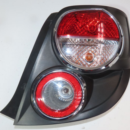 Feu arrière droit occasion  Chevrolet AVEO 3/5 portes (T300) 1.6 (2011)   96831068 
