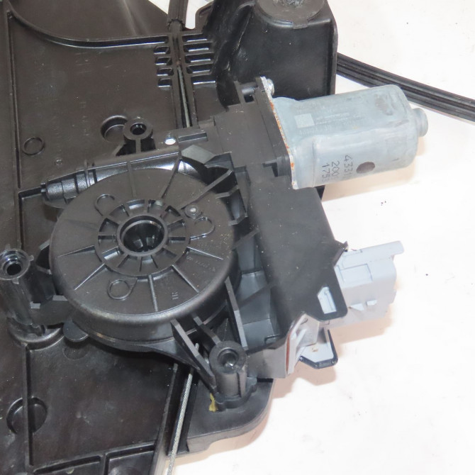 Mecanisme + moteur lève-glace avant droit occasion  Peugeot 2008 II (UD_, US_, UY_, UK_) 1.5 bluehdi 130 (2019)   9828130680  3