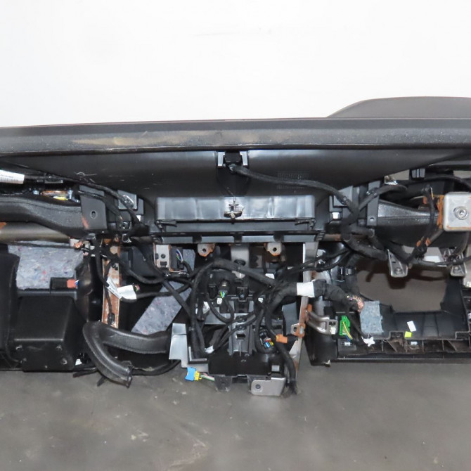 Planche de bord occasion  Peugeot 3008 SUV (MC_, MR_, MJ_, M4_) 1.2 thp/ puretech 130 (mrhnsm, mrhnsu, mrhnsj, mrhnyw,... (2016)   16180453ZD  2