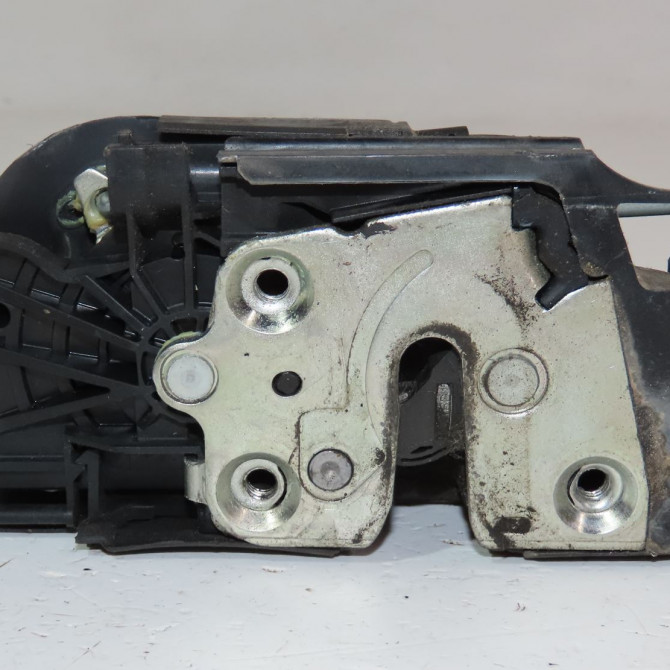 Serrure porte avg occasion  Iveco DAILY VI Camionnette 33s14, 35s14, 35c14 (2016) 3 portes   5803083736  1