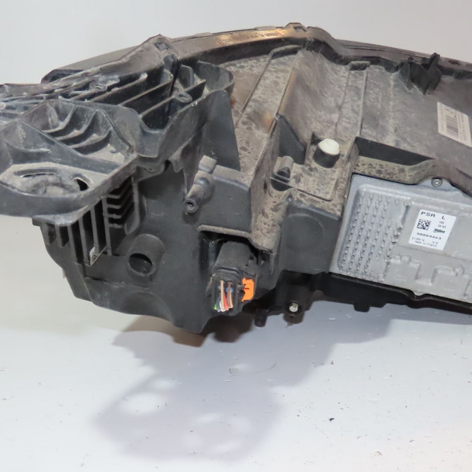 Phare gauche occasion  Peugeot 3008 SUV (MC_, MR_, MJ_, M4_) 1.2 thp/ puretech 130 (mrhnsm, mrhnsu, mrhnsj, mrhnyw,... (2016)   9826572780  2