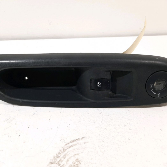 Commande lève-glace porte avant droite occasion  Renault CLIO II (BB_, CB_) 1.5 dci (b/cb3m) (2005-2010) 3 portes   8200060046  1