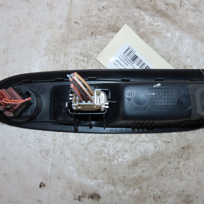 Commande lève-glace porte avant droite occasion  Renault CLIO II (BB_, CB_) 1.4 16v (b/cb0p, bb13) (2000-2008) 5 portes   8200060046  2