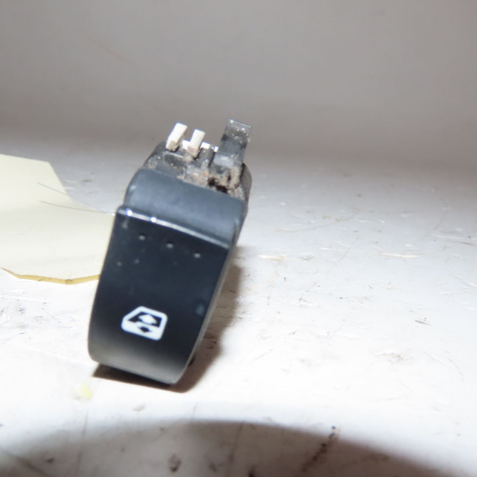 Commande lève-glace porte avant droite occasion  Renault CLIO II (BB_, CB_) 1.4 16v (b/cb0p, bb13) (2000-2008) 5 portes   8200060046  1