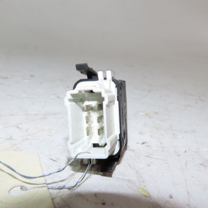 Commande lève-glace porte avant droite occasion  Renault CLIO II (BB_, CB_) 1.4 16v (b/cb0p, bb13) (2000-2008) 5 portes   8200060046  2