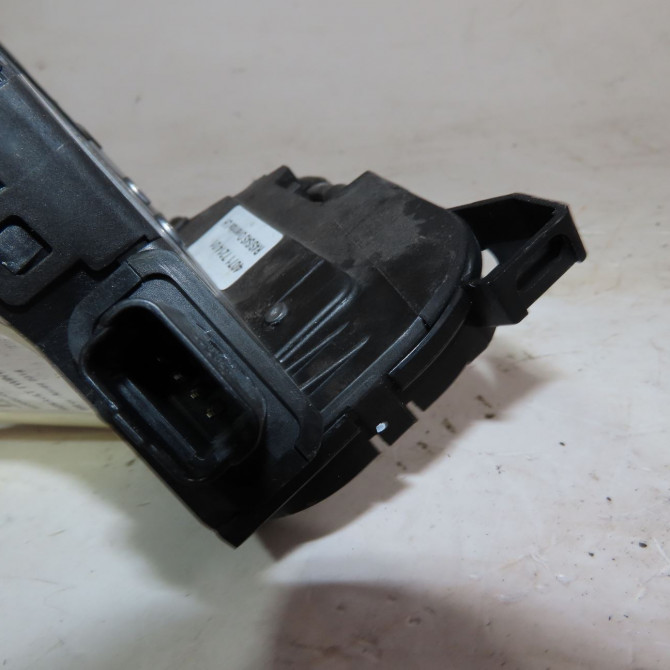 Serrure porte arg occasion  Renault TWINGO III (BCM_, BCA_) 1.0 sce 70 (2014) 5 portes   825035560R  4