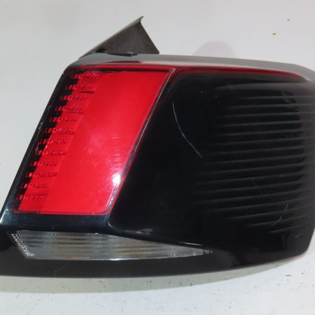 Feu arrière droit occasion  Peugeot 3008 SUV (MC_, MR_, MJ_, M4_) 1.2 thp/ puretech 130 (mrhnsm, mrhnsu, mrhnsj, mrhnyw,... (2016)   9810477080 