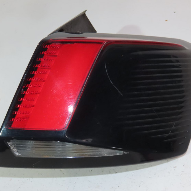 Feu arrière droit occasion  Peugeot 3008 SUV (MC_, MR_, MJ_, M4_) 1.2 thp/ puretech 130 (mrhnsm, mrhnsu, mrhnsj, mrhnyw,... (2016)   9810477080  1