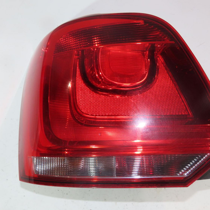 Feu arrière gauche occasion  Volkswagen vw POLO V (6R1, 6C1) 1.2 tdi (2009) 5 portes   6R0945095AH  1