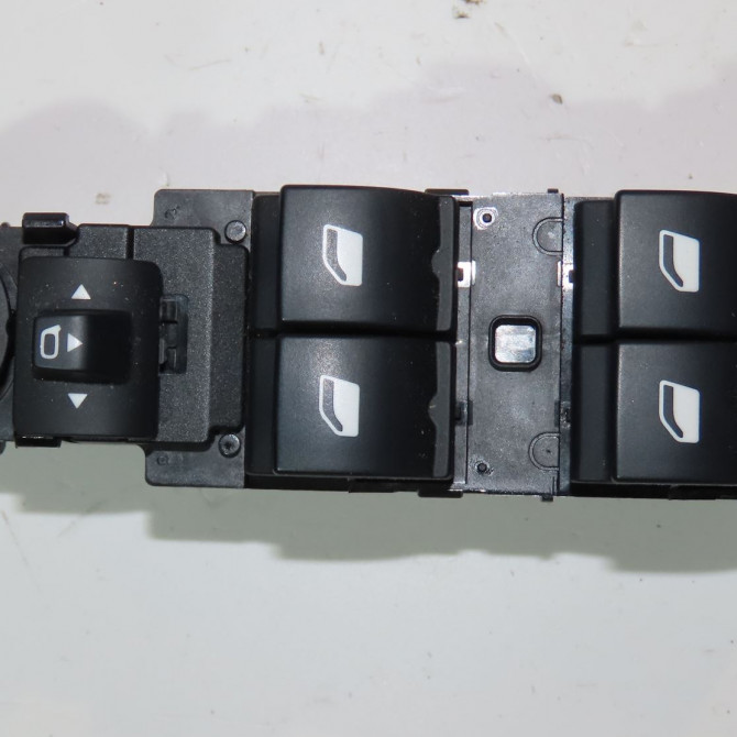 Commande lève-glace porte avant gauche occasion  Peugeot 3008 SUV (MC_, MR_, MJ_, M4_) 1.2 thp/ puretech 130 (mrhnsm, mrhnsu, mrhnsj, mrhnyw,... (2016)   98248411ZD  1