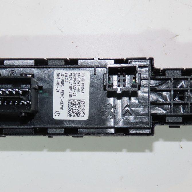 Commande lève-glace porte avant gauche occasion  Peugeot 3008 SUV (MC_, MR_, MJ_, M4_) 1.2 thp/ puretech 130 (mrhnsm, mrhnsu, mrhnsj, mrhnyw,... (2016)   98248411ZD  2