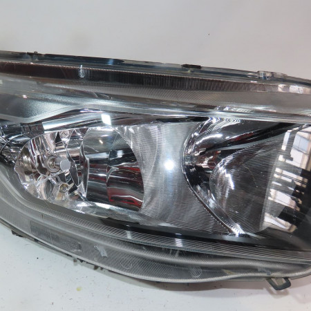 Phare droit occasion  Iveco DAILY VI Camionnette 33s14, 35s14, 35c14 (2016) 3 portes   5801473749 