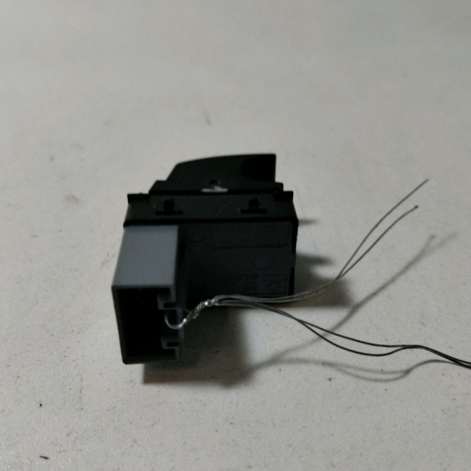 Commande lève-glace porte avant droite occasion  Seat IBIZA IV (6J5, 6P1) 1.2 (2009-2011)   7L6959855BREH  2