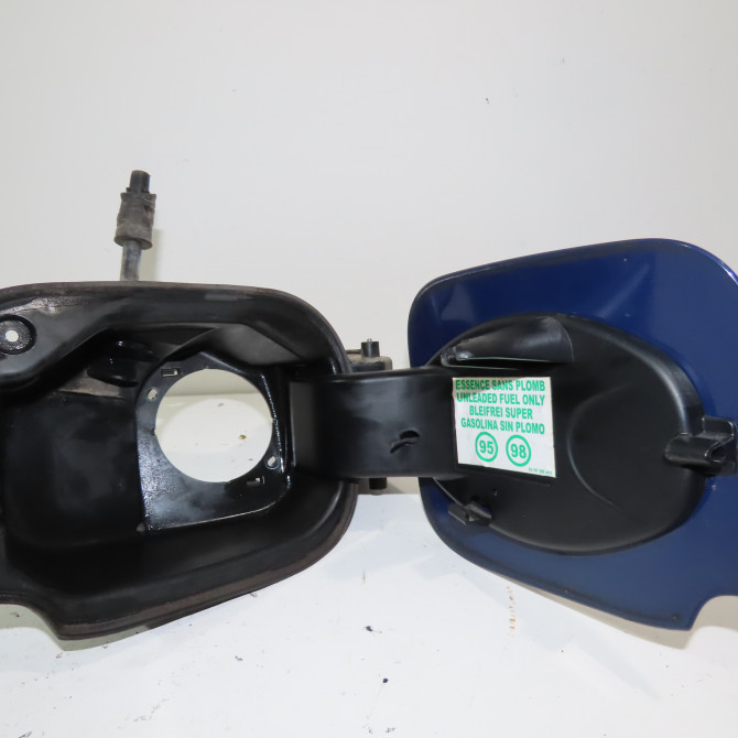 Volet de trappe carburant occasion  Renault CLIO III (BR0/1, CR0/1) 1.2 16v (br02, br0j, br11, cr02, cr0j, cr11) (2005-2014) 5 portes   8200290088  3