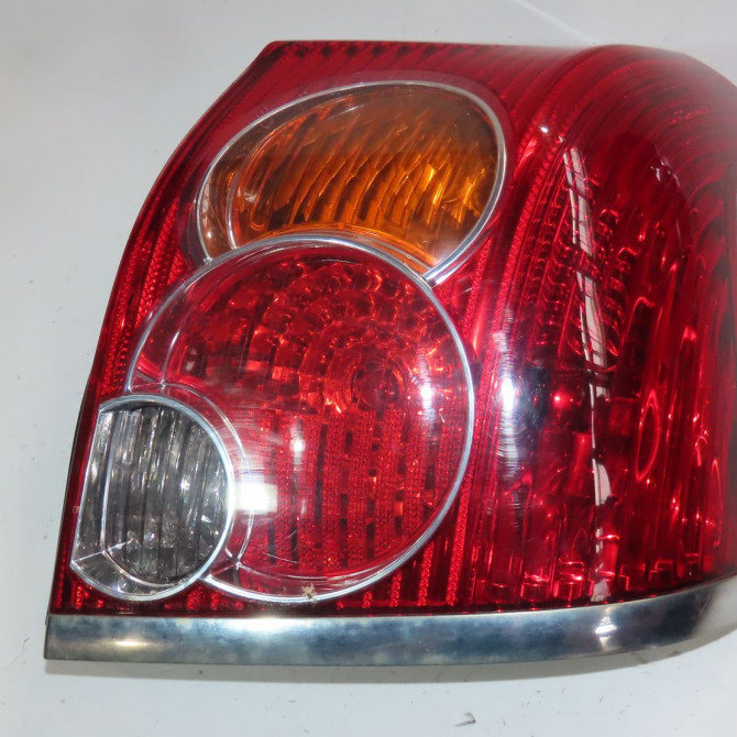 Feu arrière droit occasion  Toyota AVENSIS (_T25_) 2.0 d-4d (adt250_) (2006-2008)   8155105220  1