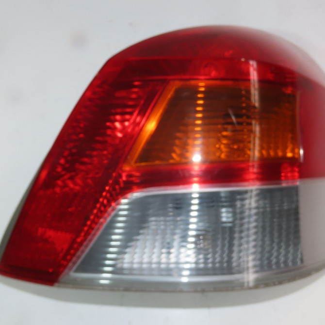 Feu arrière droit occasion  Toyota YARIS (_P9_) 1.0 vvt-i (ksp90_) (2005-2011) 5 portes   815510D250  1