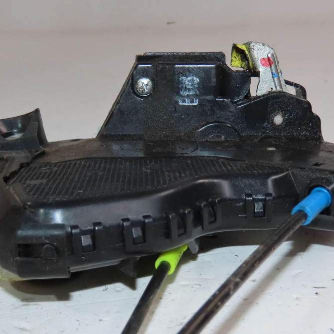 Serrure porte avg occasion  Toyota AVENSIS (_T25_) 2.0 d-4d (adt250_) (2006-2008)   6904002152  2