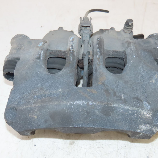 Etrier de frein avant gauche occasion  Renault MASTER III Camionnette (FV) 2.3 dci 135 fwd (fv0n, fv08) (2014)   410119220R  2