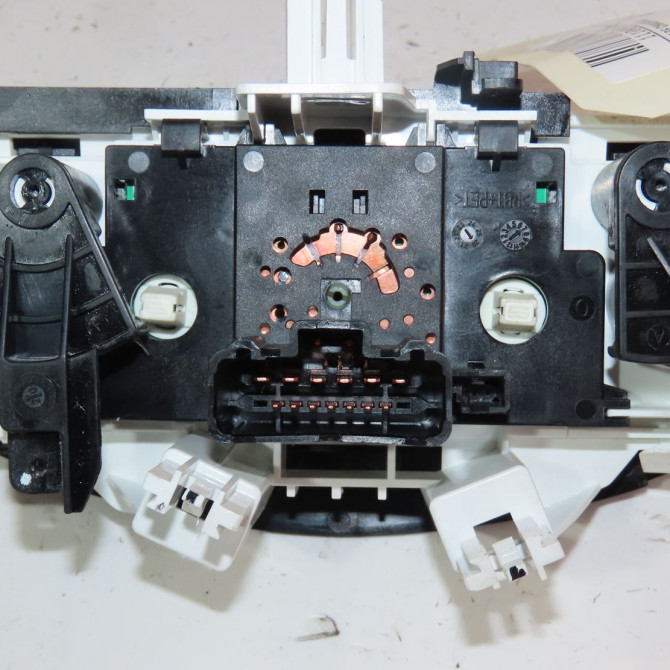 Commande de chauffage occasion  Renault TWINGO III (BCM_, BCA_) 1.0 sce 65 (bcmj) (2019)   275700305R  2