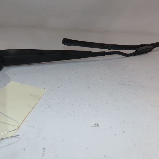 Bras essuie-glace avant gauche occasion  Renault TWINGO III (BCM_, BCA_) 1.0 sce 65 (bcmj) (2019)   288817740R  1