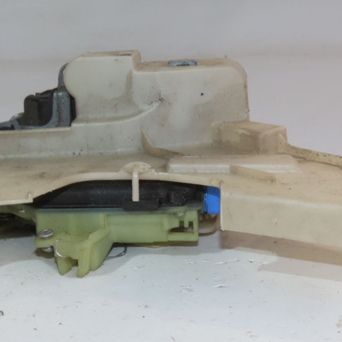 Serrure porte arg occasion  Volkswagen vw POLO (9N_, 9A_) 1.4 tdi (2001-2005) 3 portes   3B4839015AN  2