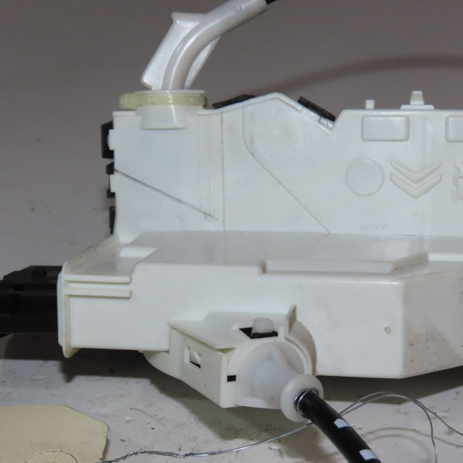 Serrure porte coulissante d occasion  Citroën BERLINGO Camionnette/Monospace (B9) 1.6 hdi 90 (2010-2017)   9137N8  3