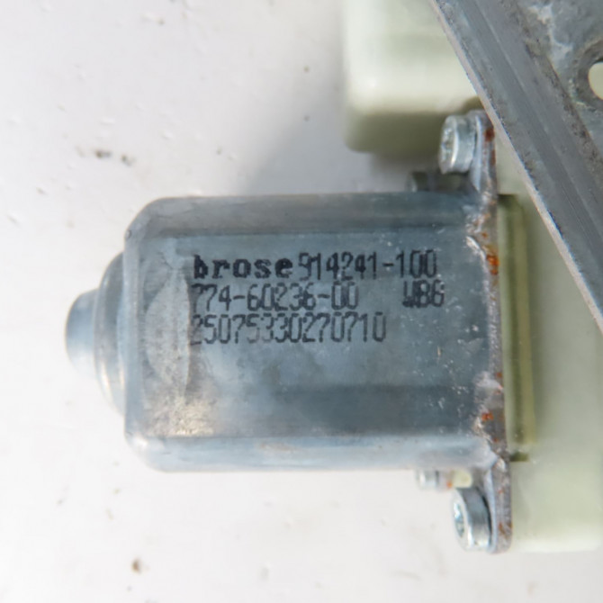 Mecanisme + moteur lève-glace avant droit occasion  Peugeot 5008 (0U_, 0E_) 1.6 bluehdi 120 (2014-2017) 5 portes   9682808880  3