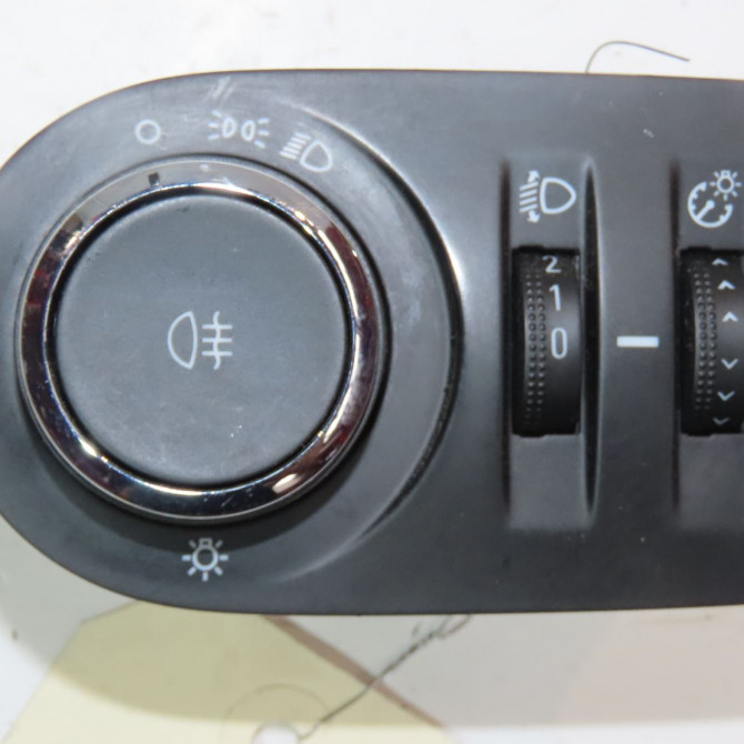 Interrupteur commande de phares occasion  Opel CORSA E (X15) 1.3 cdti (08, 68) (2014)   13470443  1