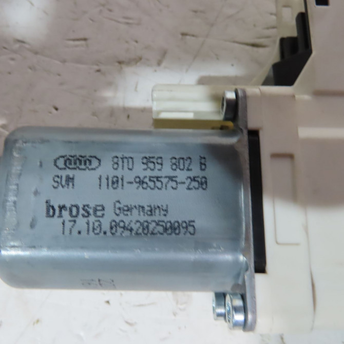 Mecanisme + moteur lève-glace avant droit occasion  Audi A5 (8T3) 3.0 tdi quattro (2007-2012) 2 portes   8T0837462D  2